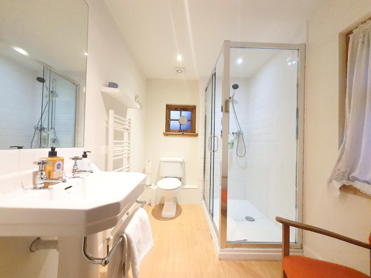 Edinburgh 2-Bedroom Cottage With Parking - Ground Floor エクステリア 写真