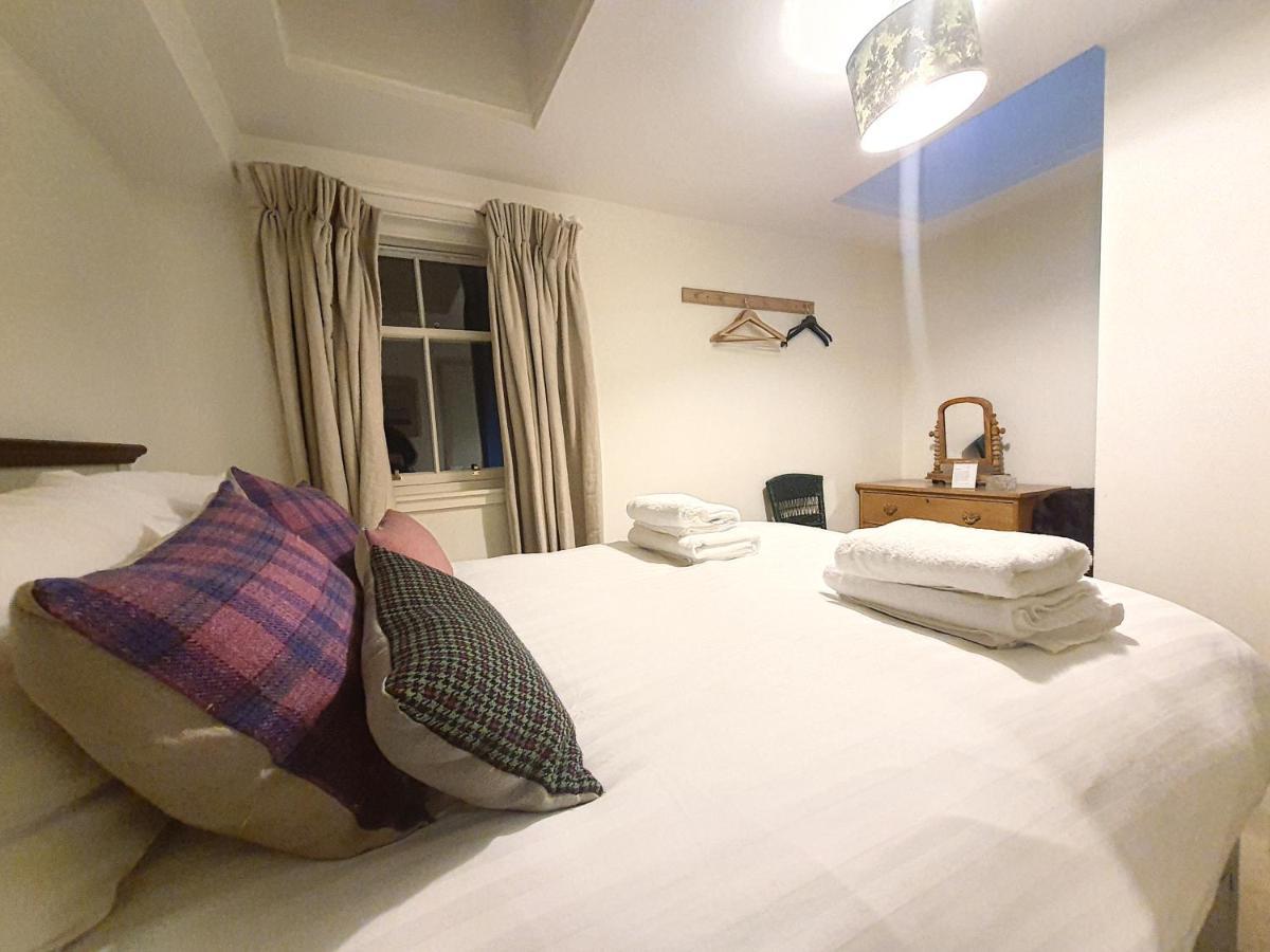 Edinburgh 2-Bedroom Cottage With Parking - Ground Floor エクステリア 写真